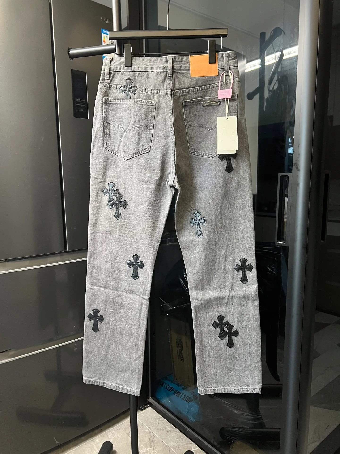 P240 [next day] Chrome Hearts/Chrome Heart CH iron gray and black and leather retro jeans (grey) Size: 30 32 34 36 (corresponding to s-xxl) Detailed sizes can be found in Figure 9